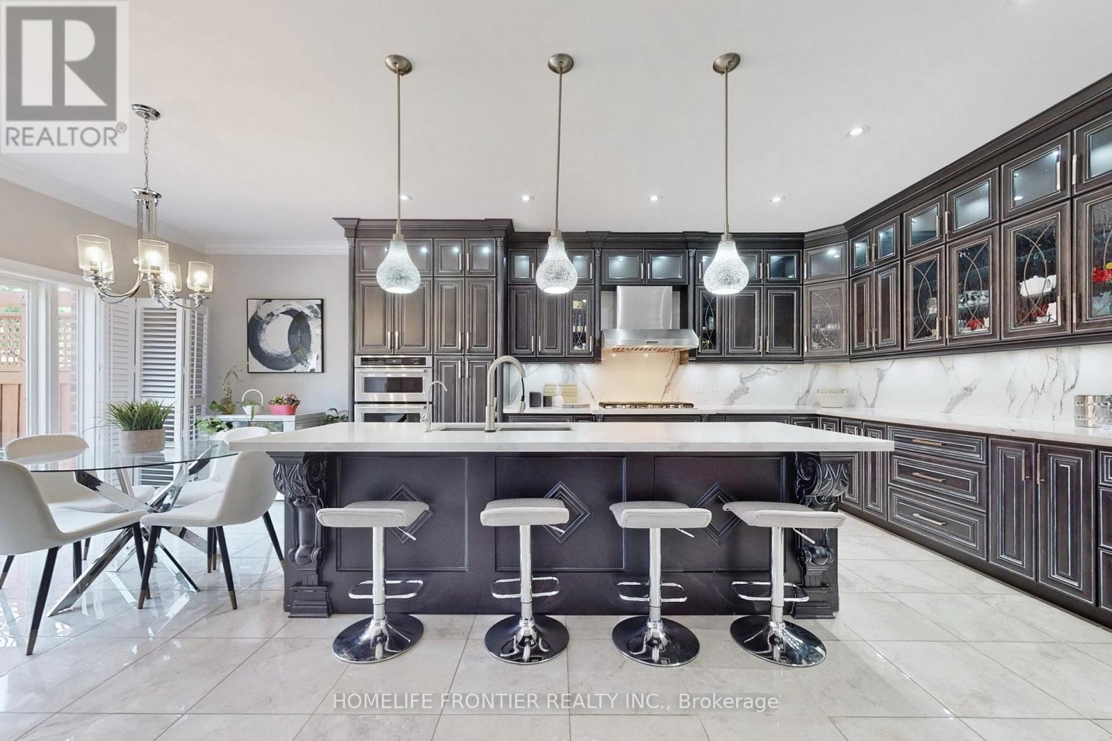 24 Manor Glen Crescent, East Gwillimbury, Ontario  L0G 1M0 - Photo 11 - N12900440