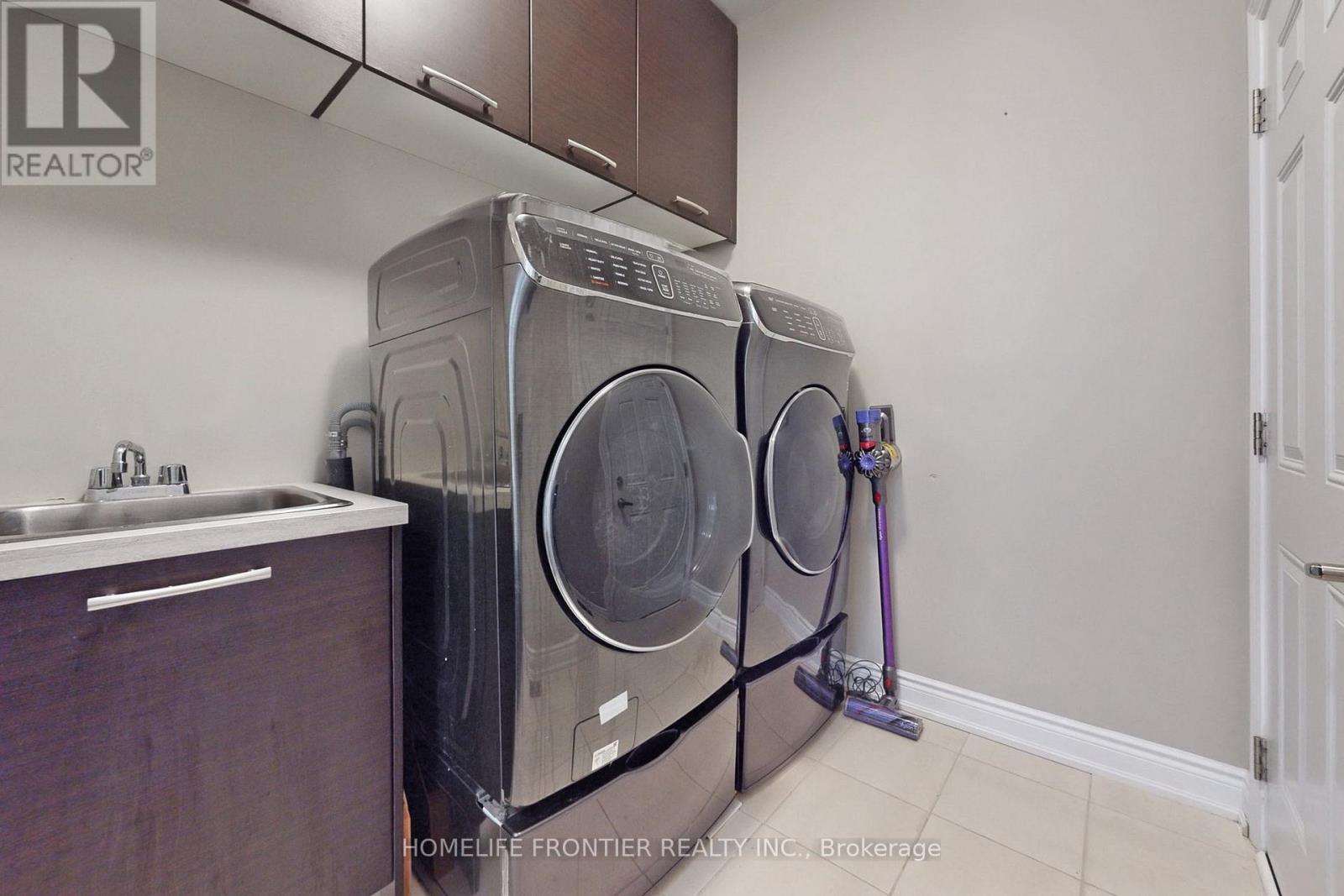 24 Manor Glen Crescent, East Gwillimbury, Ontario  L0G 1M0 - Photo 34 - N12900440