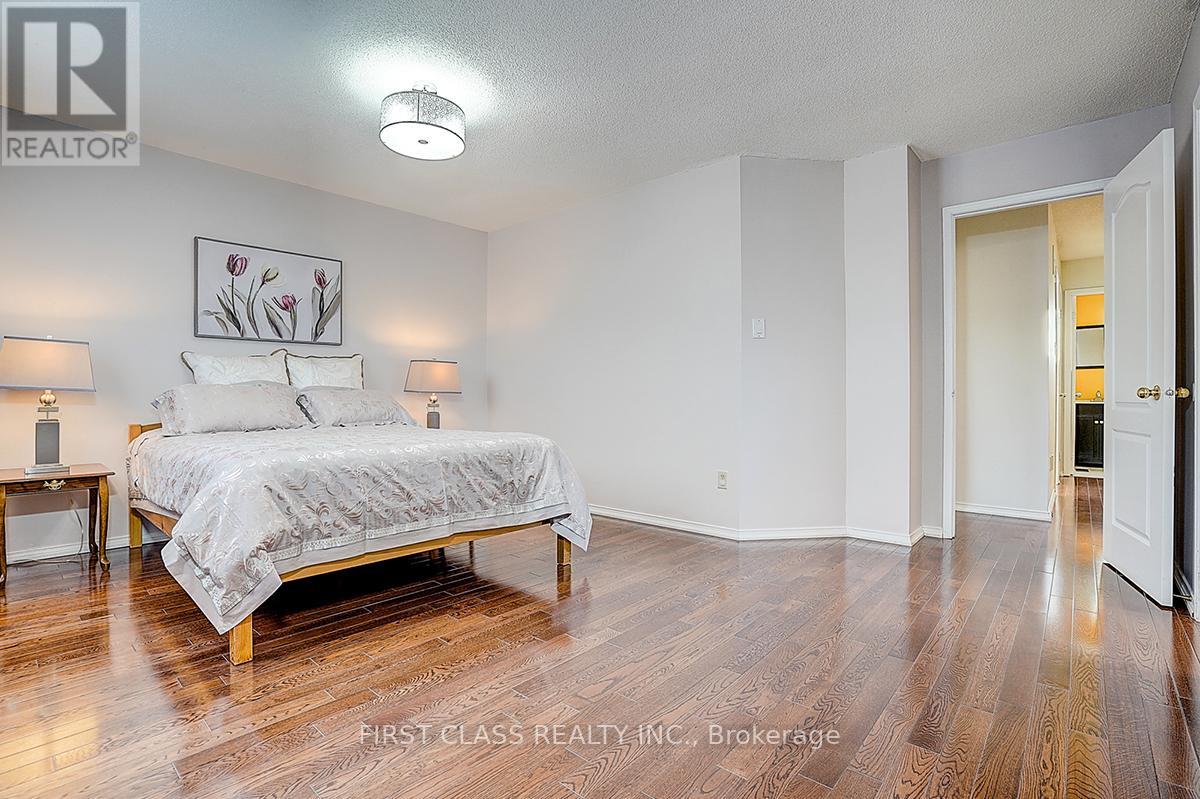 20 Lorraine Street, Richmond Hill, Ontario  L4C 0A1 - Photo 23 - N12900450