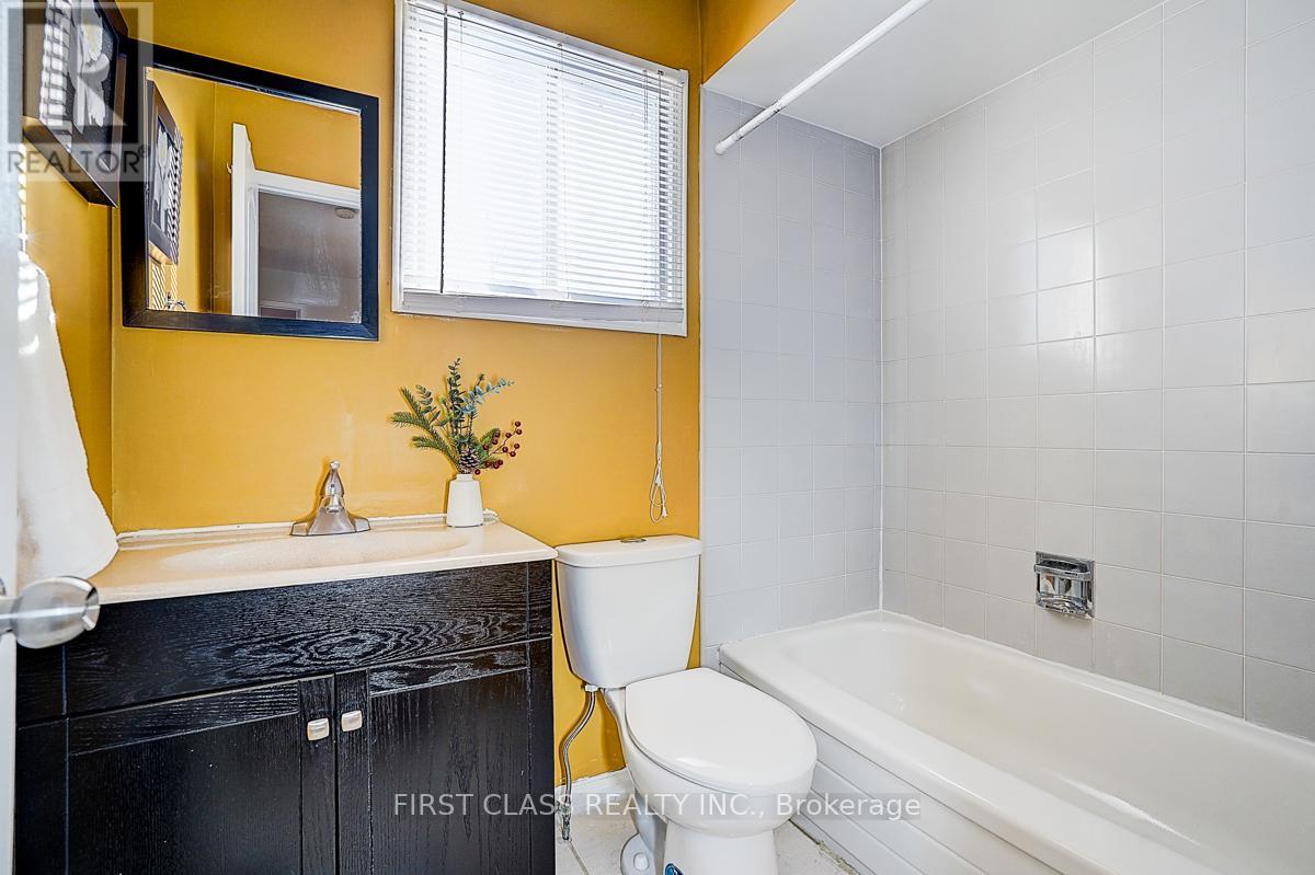 20 Lorraine Street, Richmond Hill, Ontario  L4C 0A1 - Photo 30 - N12900450