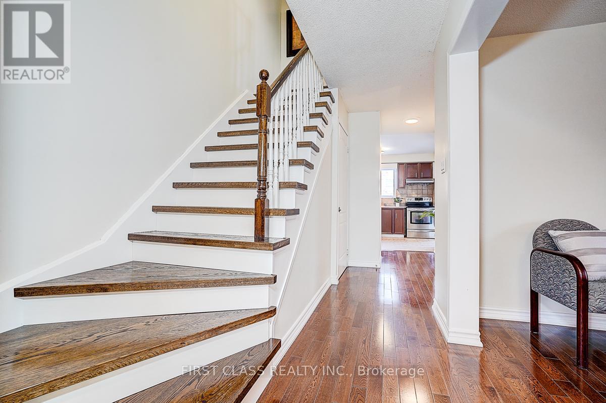 20 Lorraine Street, Richmond Hill, Ontario  L4C 0A1 - Photo 5 - N12900450