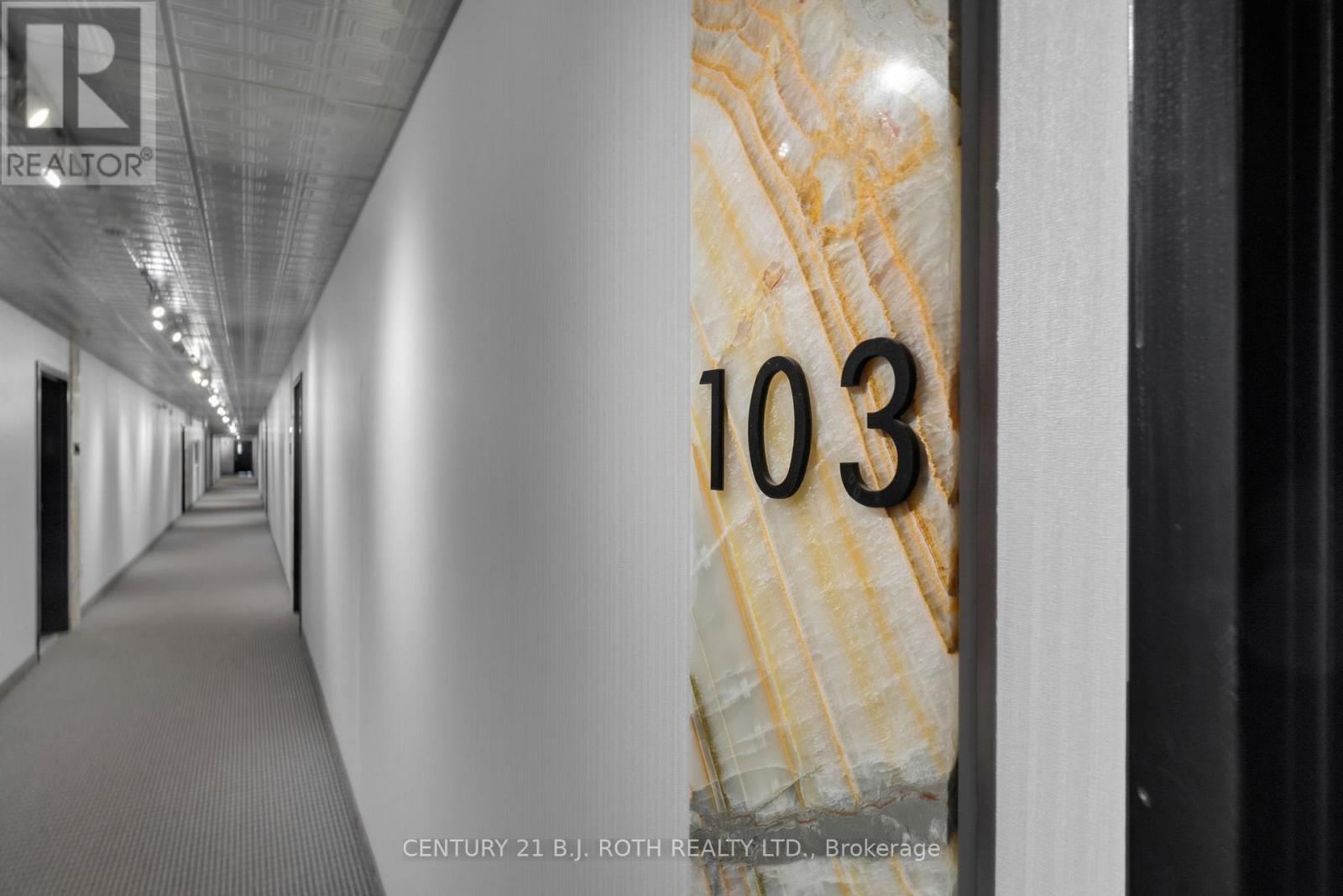 103 - 304 Essa Road, Barrie (0 West), Ontario  L9J 0H4 - Photo 4 - S12900464