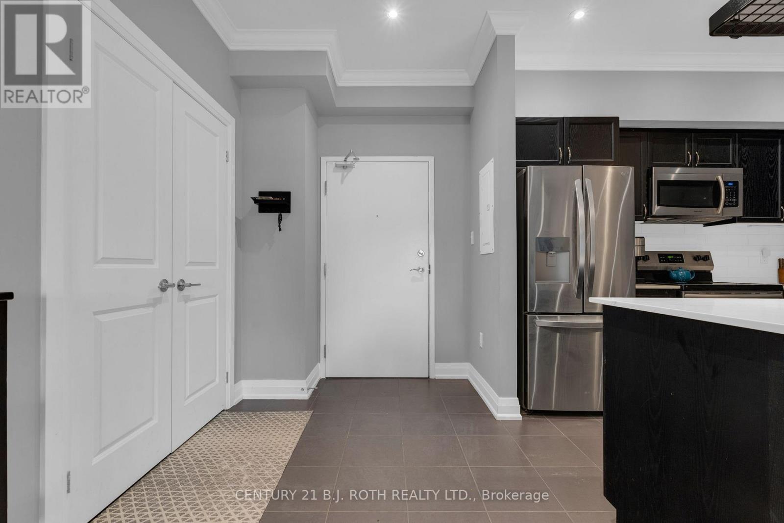 103 - 304 Essa Road, Barrie (0 West), Ontario  L9J 0H4 - Photo 5 - S12900464