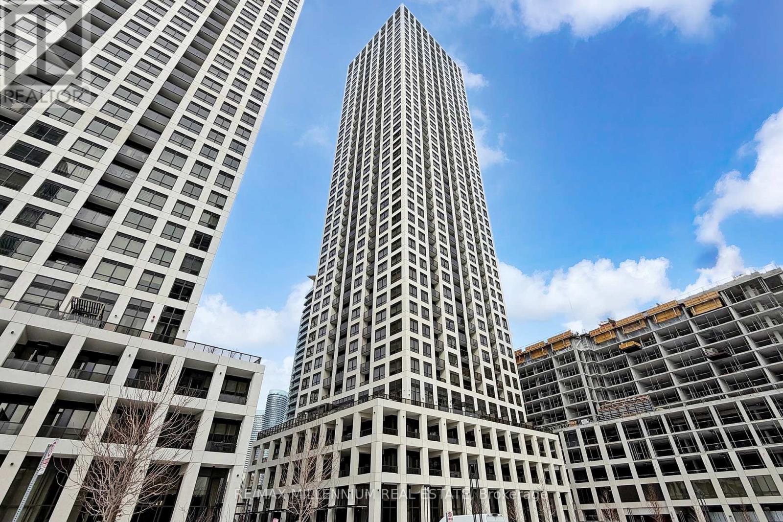 2202 - 30 Elm Drive W, Mississauga, Ontario  L5B 0N6 - Photo 2 - W12900392