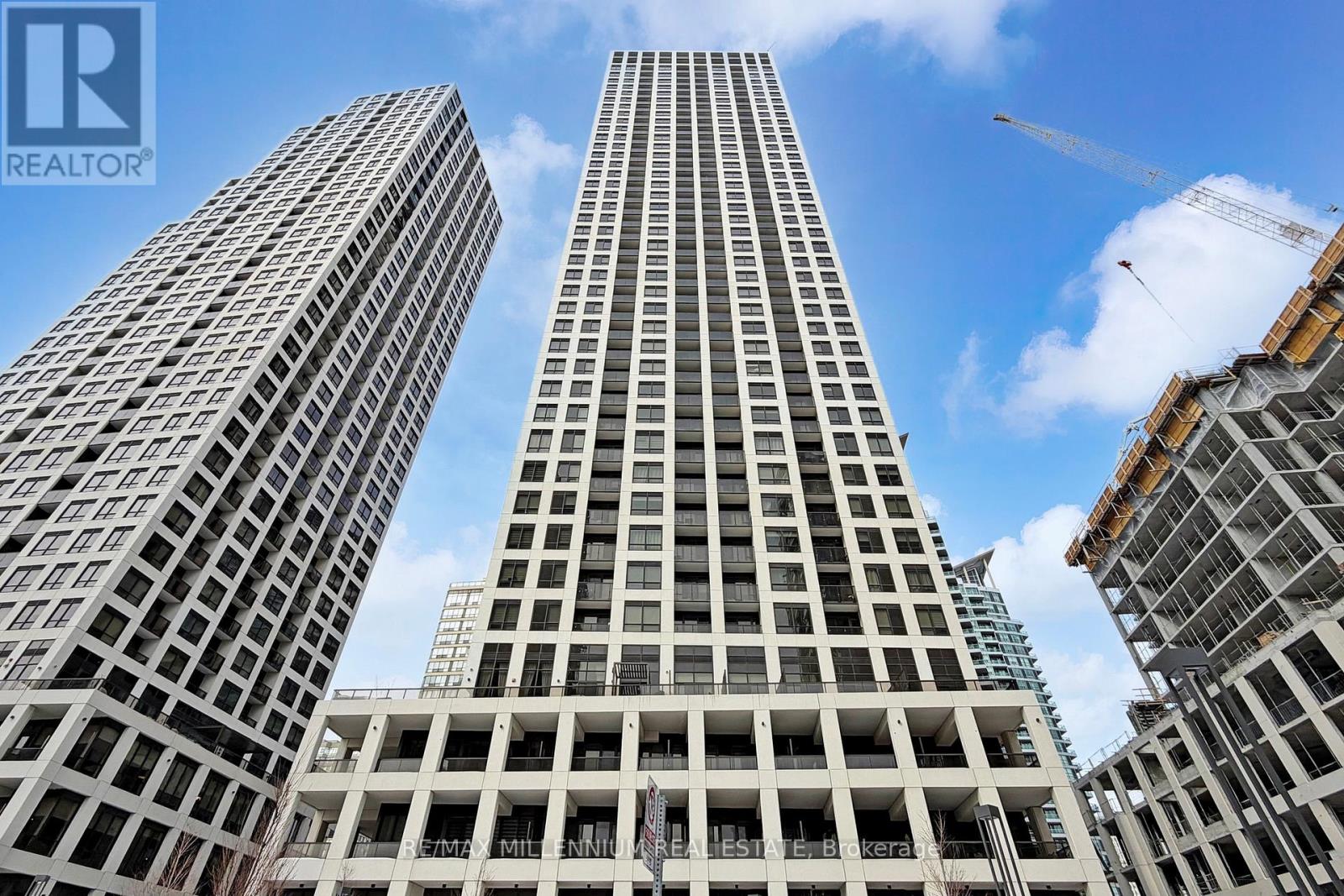 2202 - 30 Elm Drive W, Mississauga, Ontario  L5B 0N6 - Photo 3 - W12900392