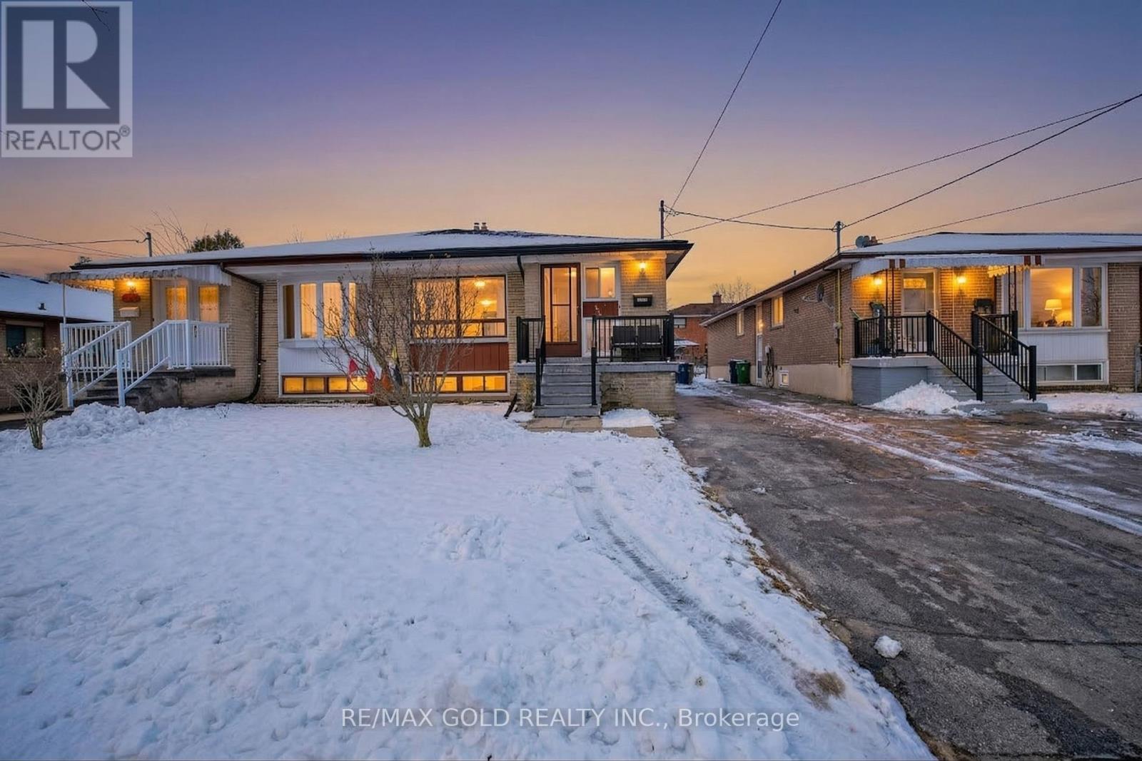 130 DUNCANWOODS DRIVE, Toronto, Ontario