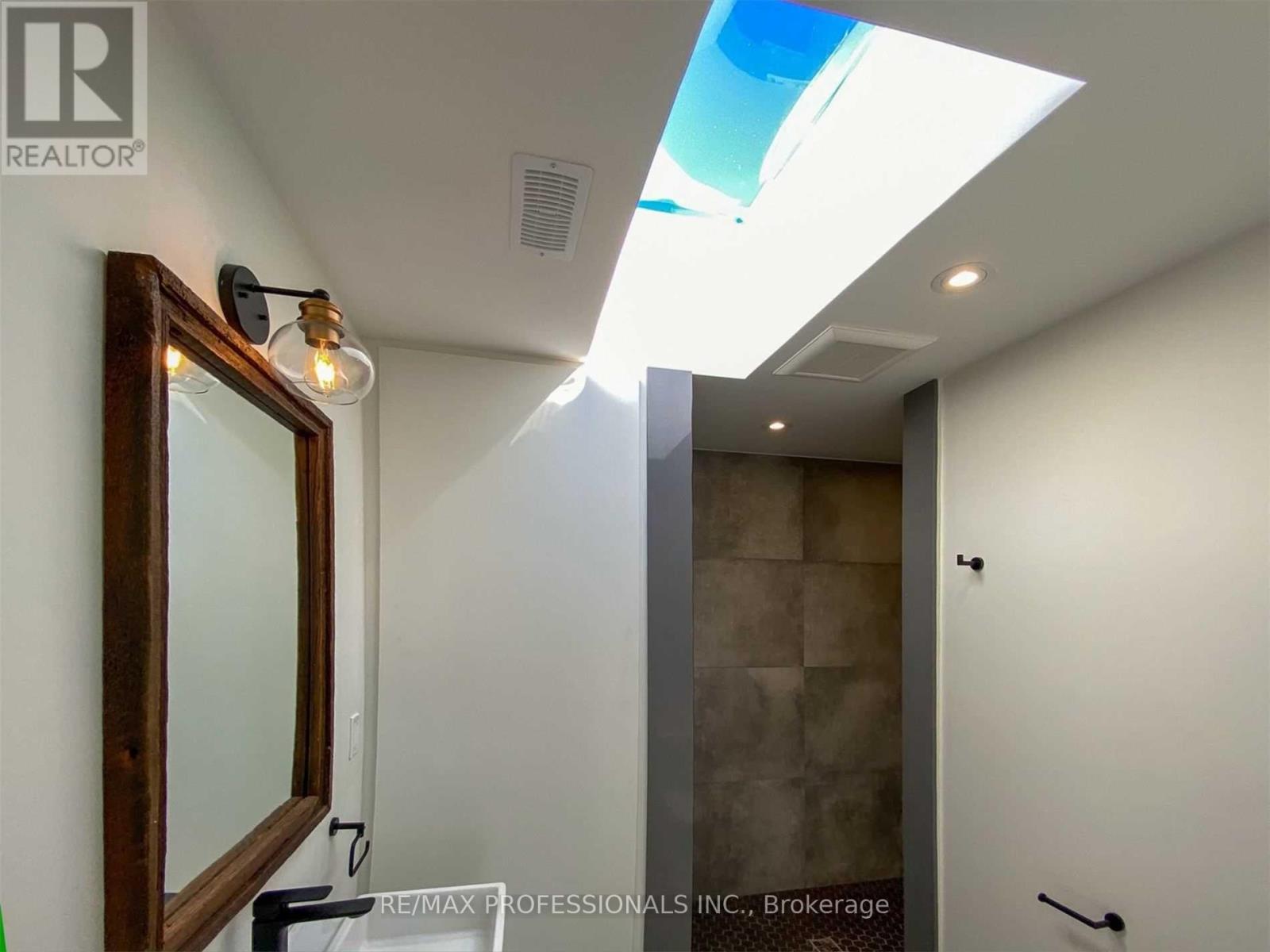 B - 41 Rolyat Street, Toronto, Ontario  M6J 1S5 - Photo 23 - C12863556