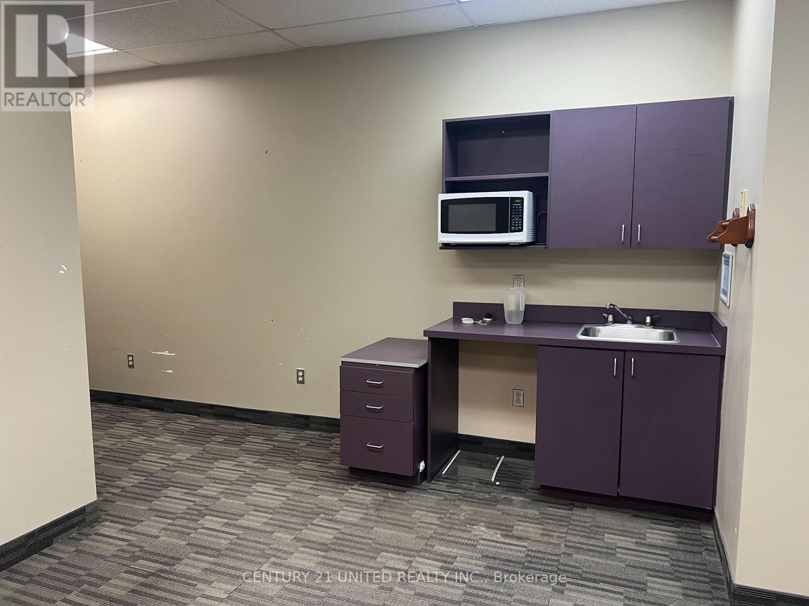 99 Simcoe Street, Peterborough, Ontario  K9H 2H3 - Photo 3 - X12411503