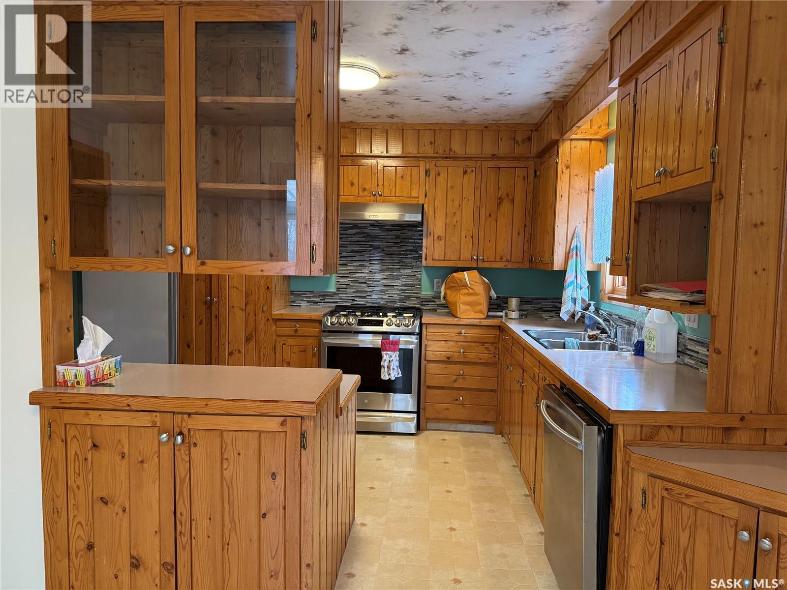 801 2nd Avenue W, Meadow Lake, Saskatchewan  S9X 1A1 - Photo 2 - SK028081