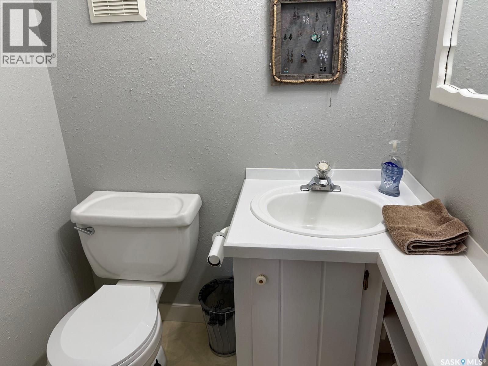 801 2nd Avenue W, Meadow Lake, Saskatchewan  S9X 1A1 - Photo 9 - SK028081