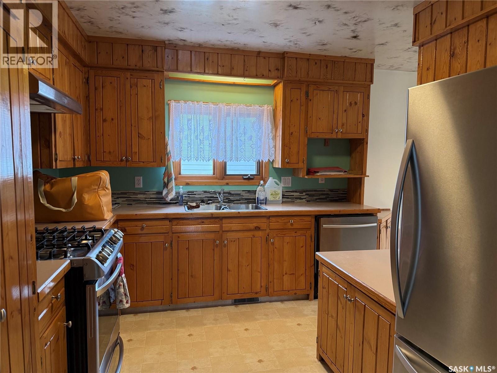 801 2nd Avenue W, Meadow Lake, Saskatchewan  S9X 1A1 - Photo 3 - SK028081