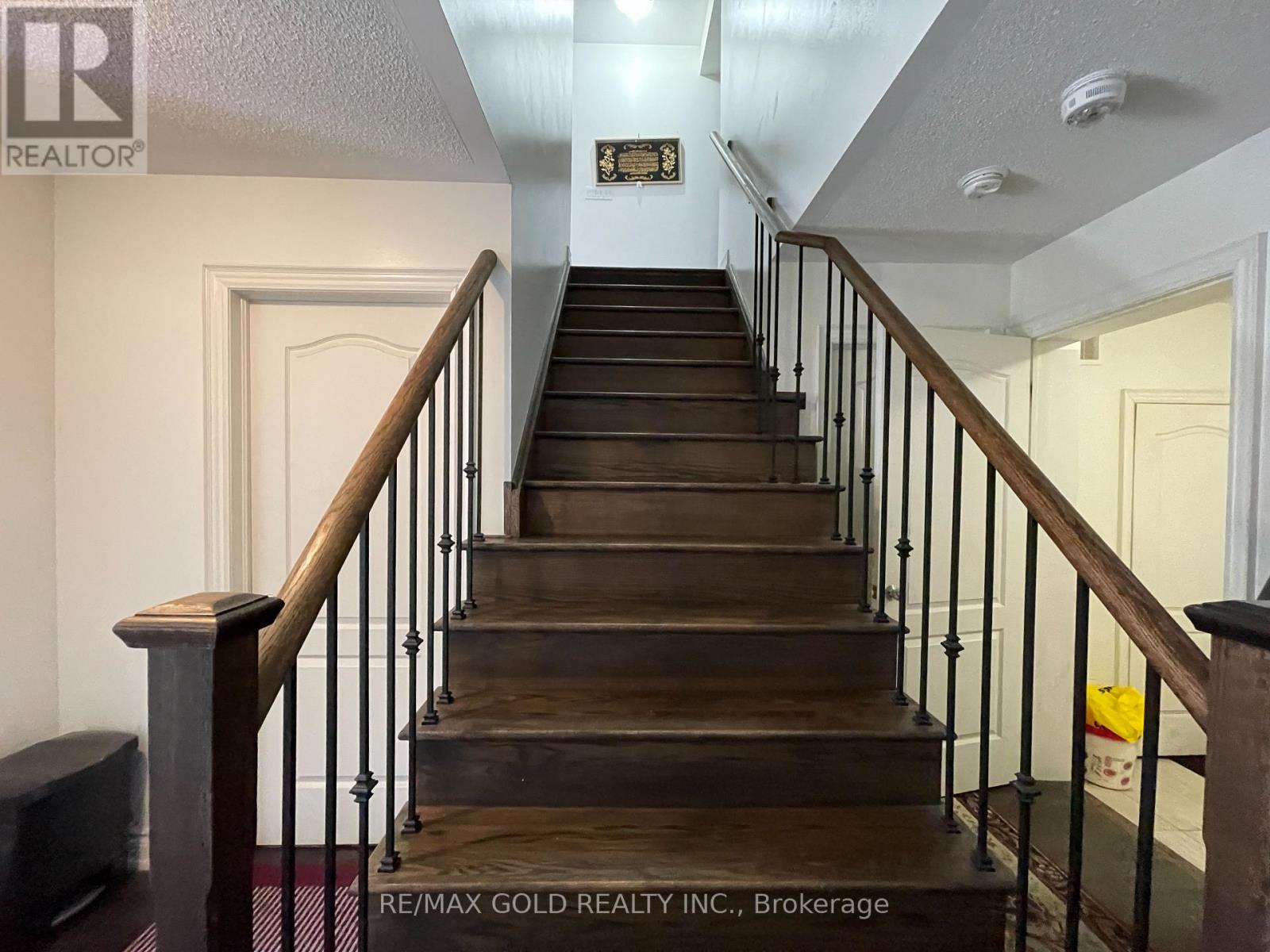 36 Brushwood Drive, Brampton, Ontario  L6Y 6G6 - Photo 6 - W12898364