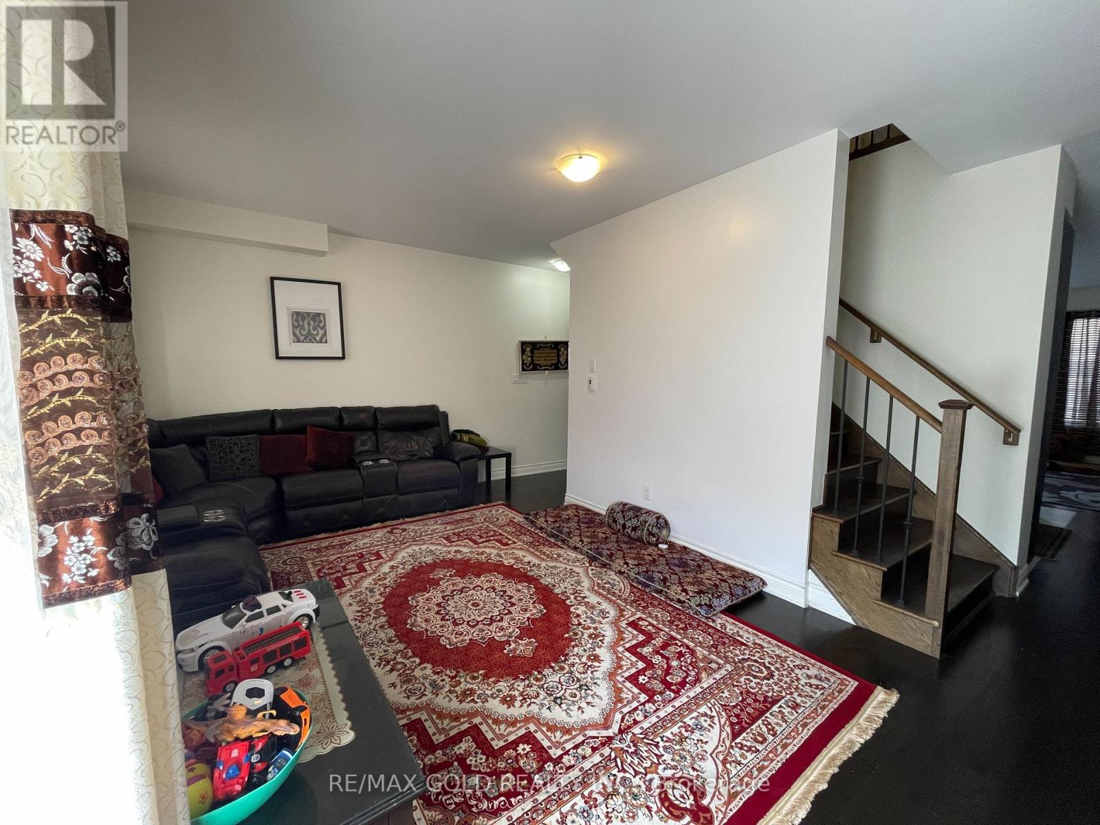 36 Brushwood Drive, Brampton, Ontario  L6Y 6G6 - Photo 7 - W12898364