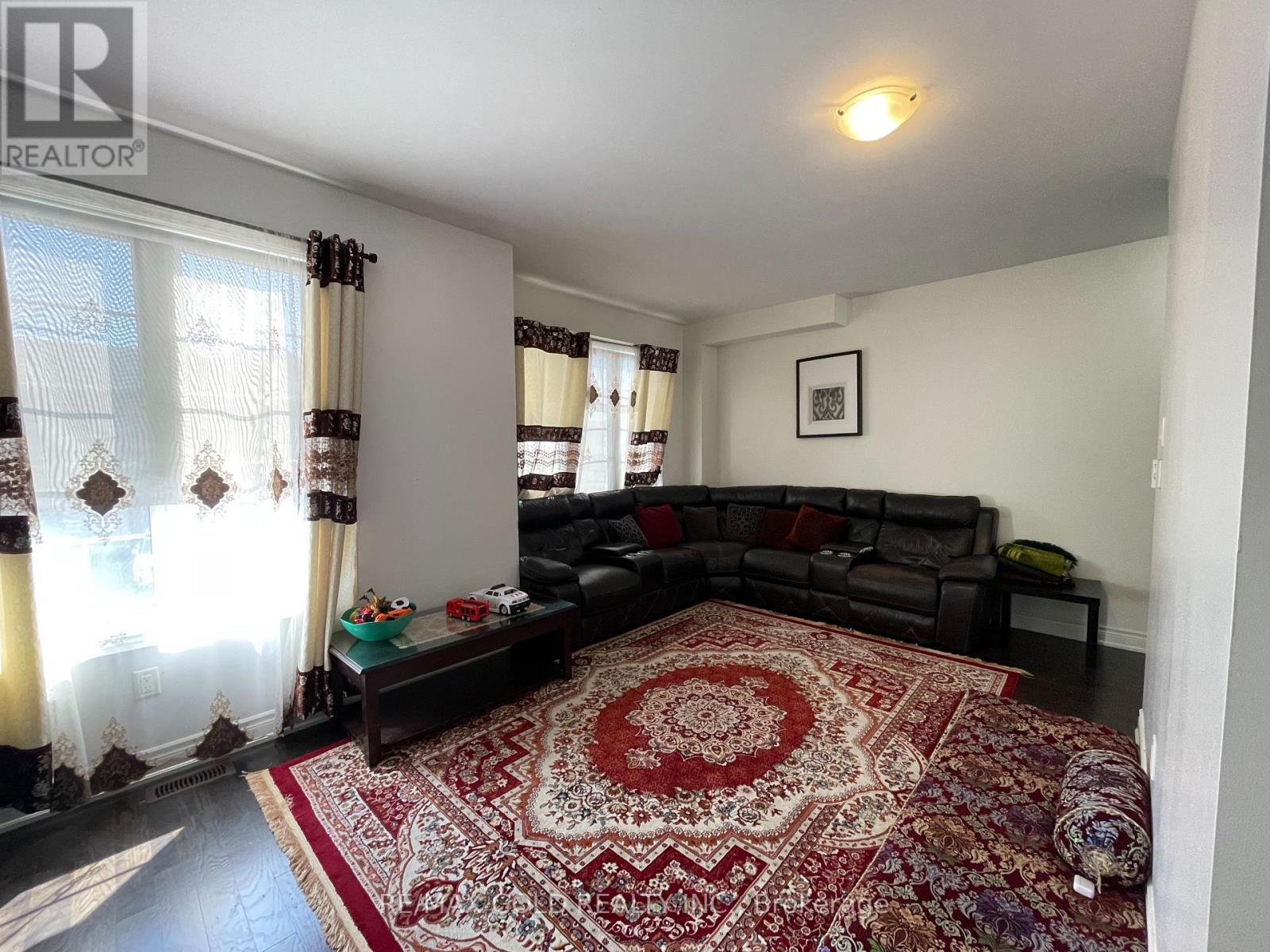 36 Brushwood Drive, Brampton, Ontario  L6Y 6G6 - Photo 8 - W12898364