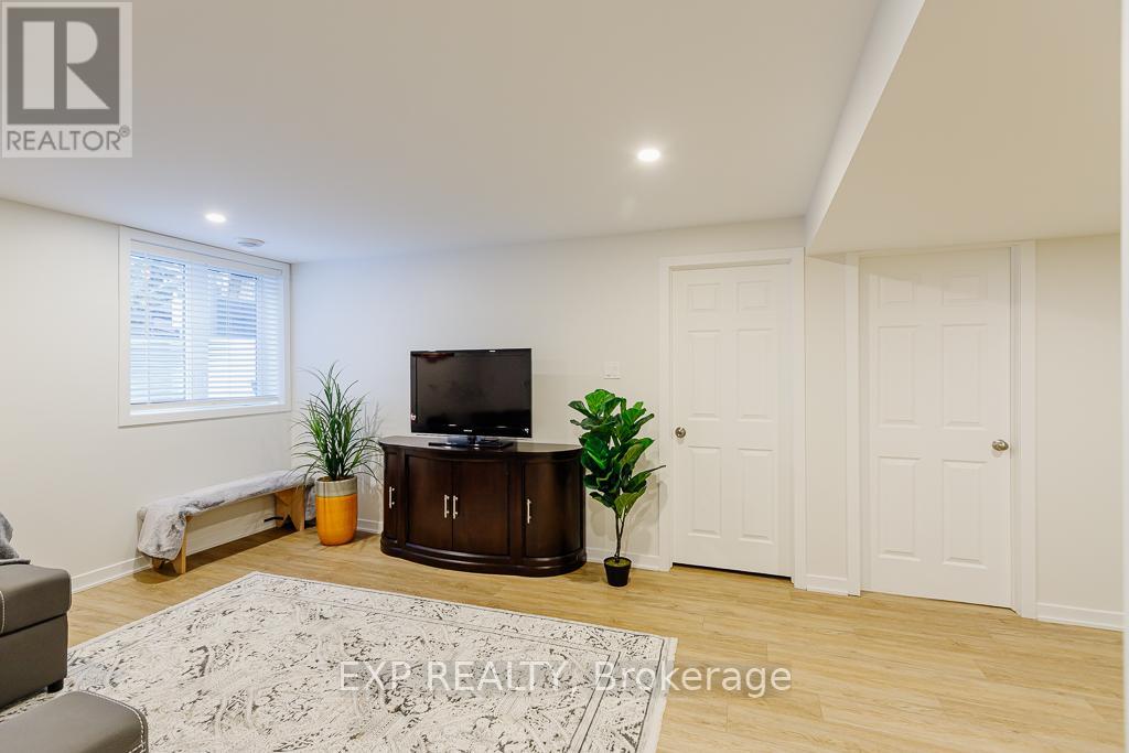 194 Willow Creek Circle, Ottawa, Ontario  K2G 7B1 - Photo 3 - X12900620