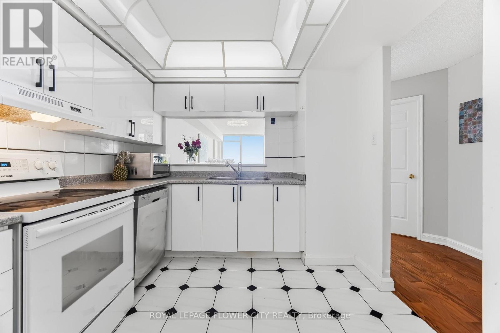 2103 - 22 Hanover Road, Brampton, Ontario  L6S 5K7 - Photo 13 - W12888586