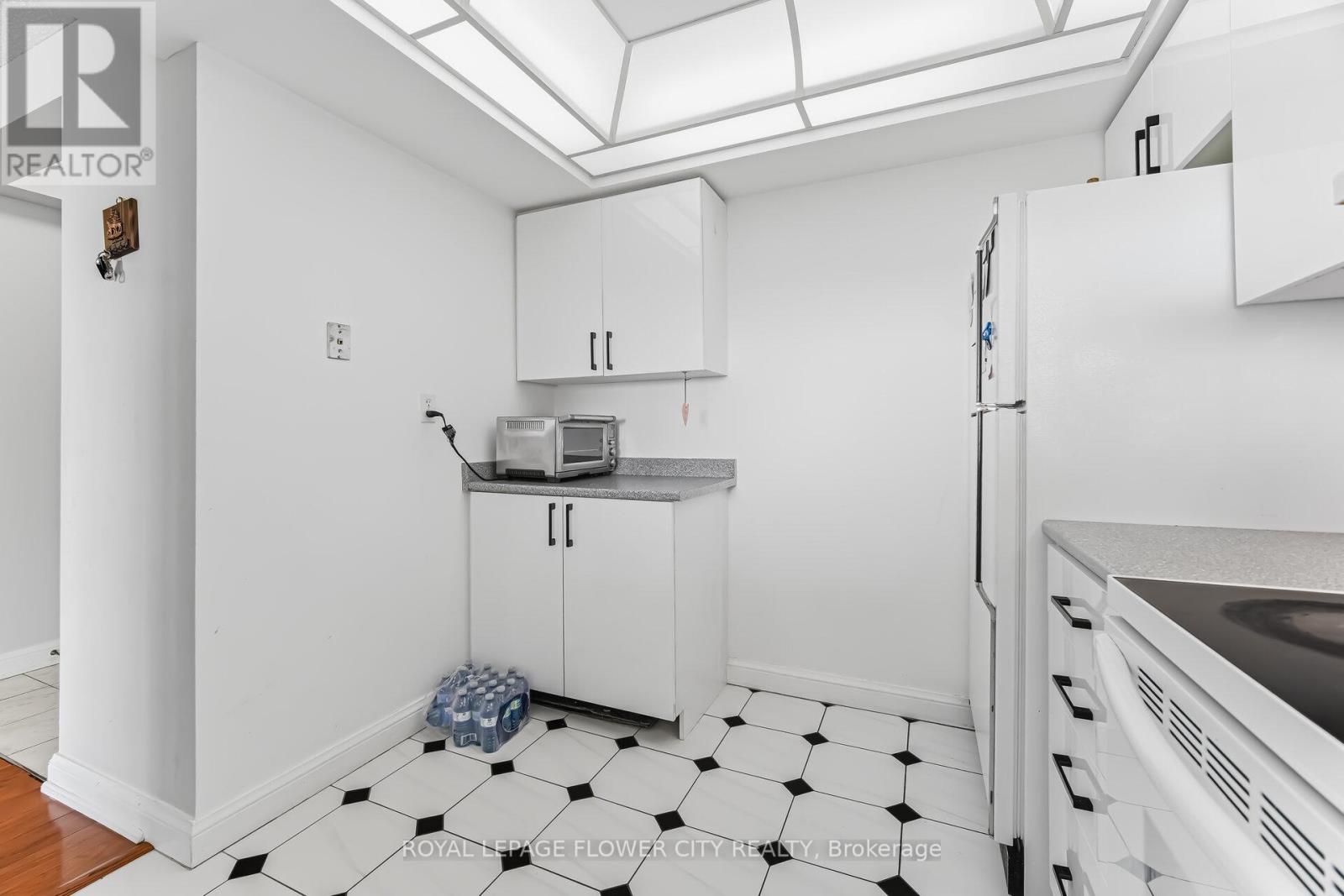 2103 - 22 Hanover Road, Brampton, Ontario  L6S 5K7 - Photo 11 - W12888586