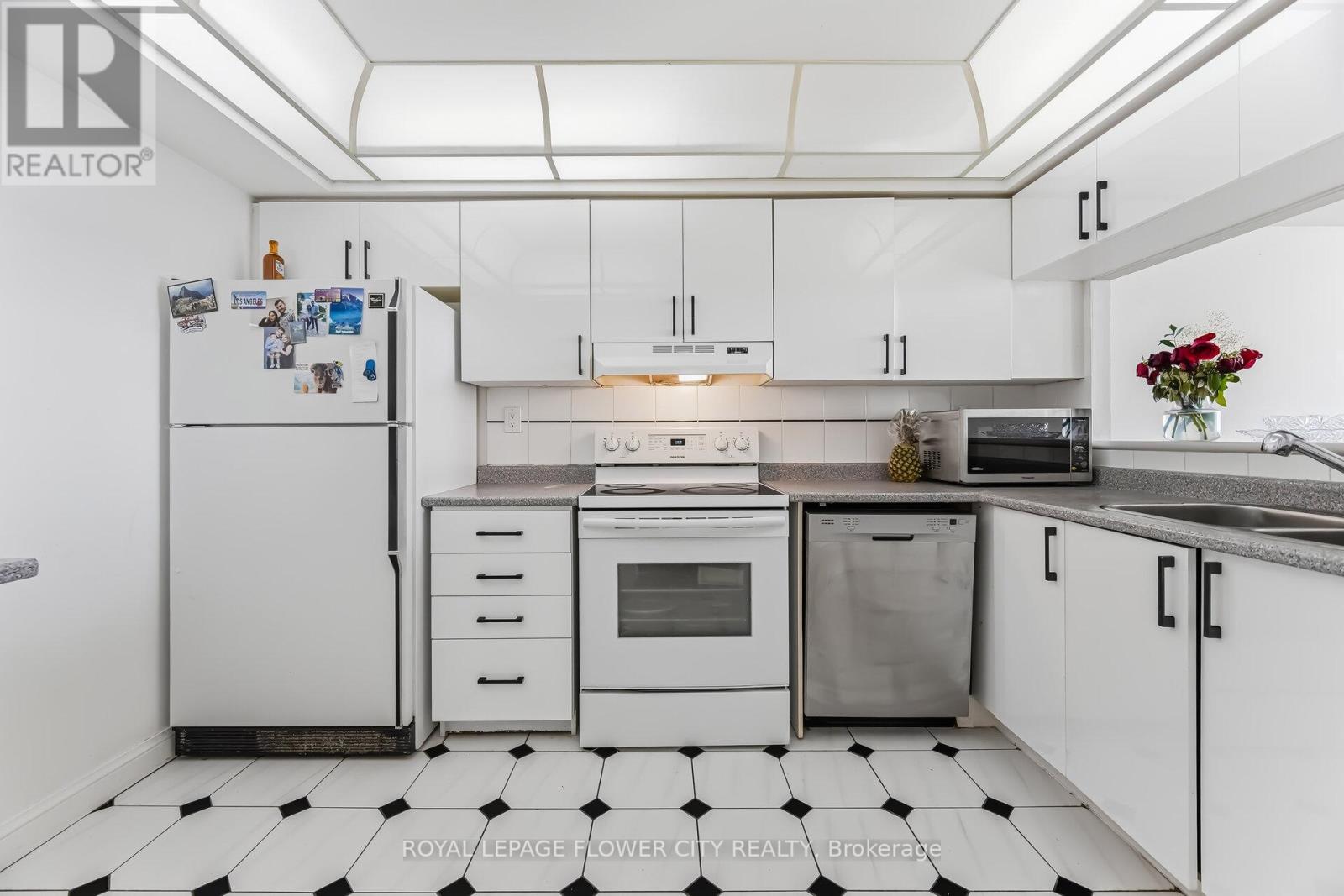 2103 - 22 Hanover Road, Brampton, Ontario  L6S 5K7 - Photo 8 - W12888586