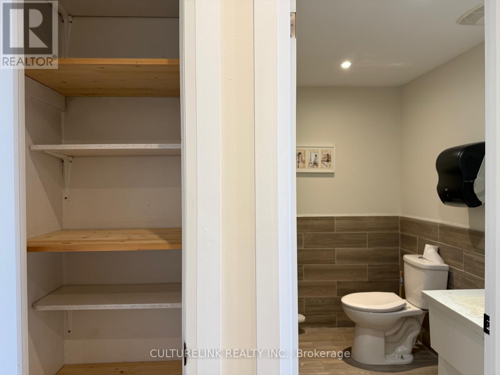 Rear 2nd & 3rd Floor - 5509 Yonge Street, Toronto, Ontario  M2N 5S3 - Photo 9 - C12900672