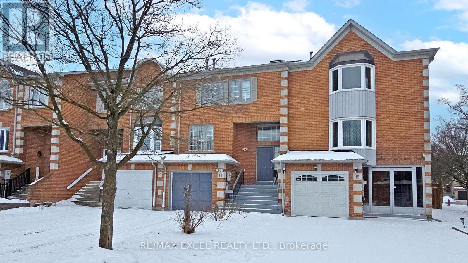 11 Royal Manor Crescent, Richmond Hill, Ontario  L4B 3N5 - Photo 1 - N12900676