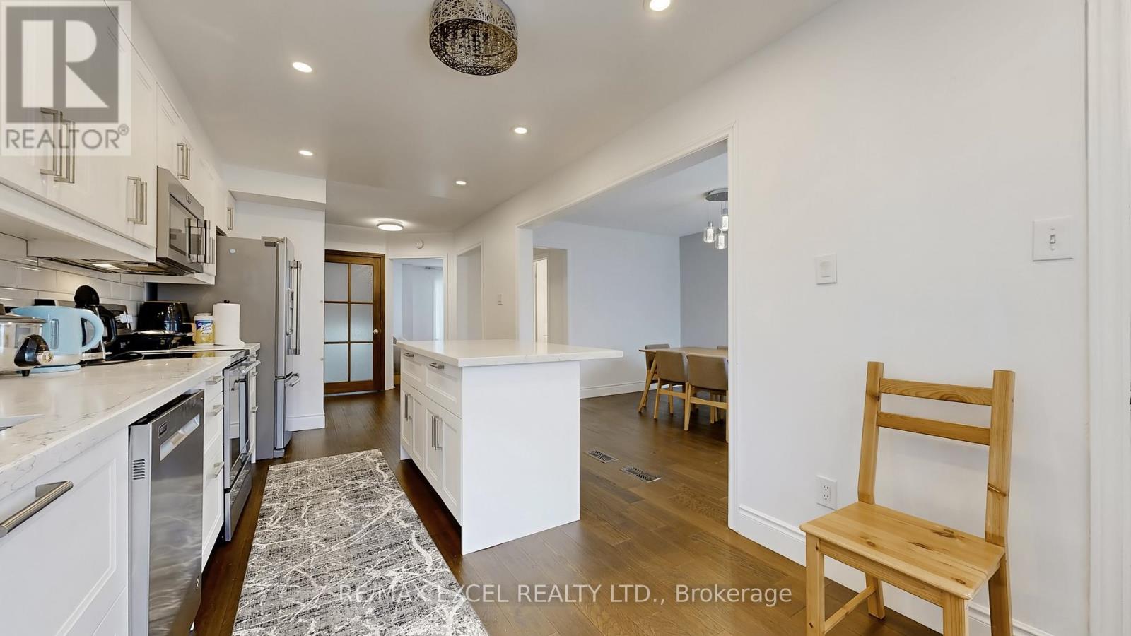 11 Royal Manor Crescent, Richmond Hill, Ontario  L4B 3N5 - Photo 11 - N12900676