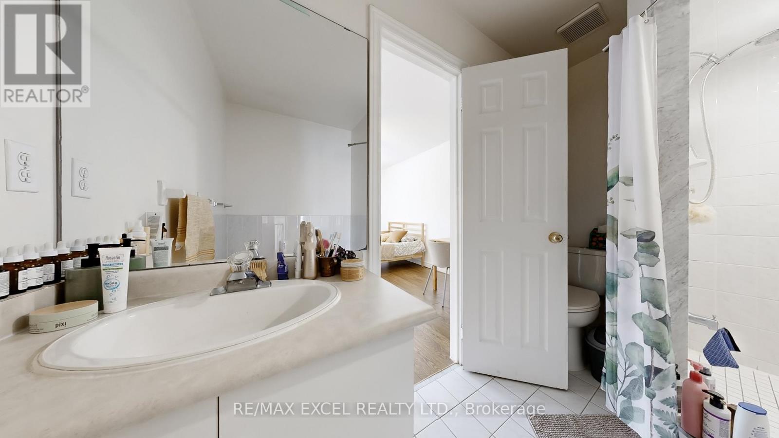 11 Royal Manor Crescent, Richmond Hill, Ontario  L4B 3N5 - Photo 17 - N12900676