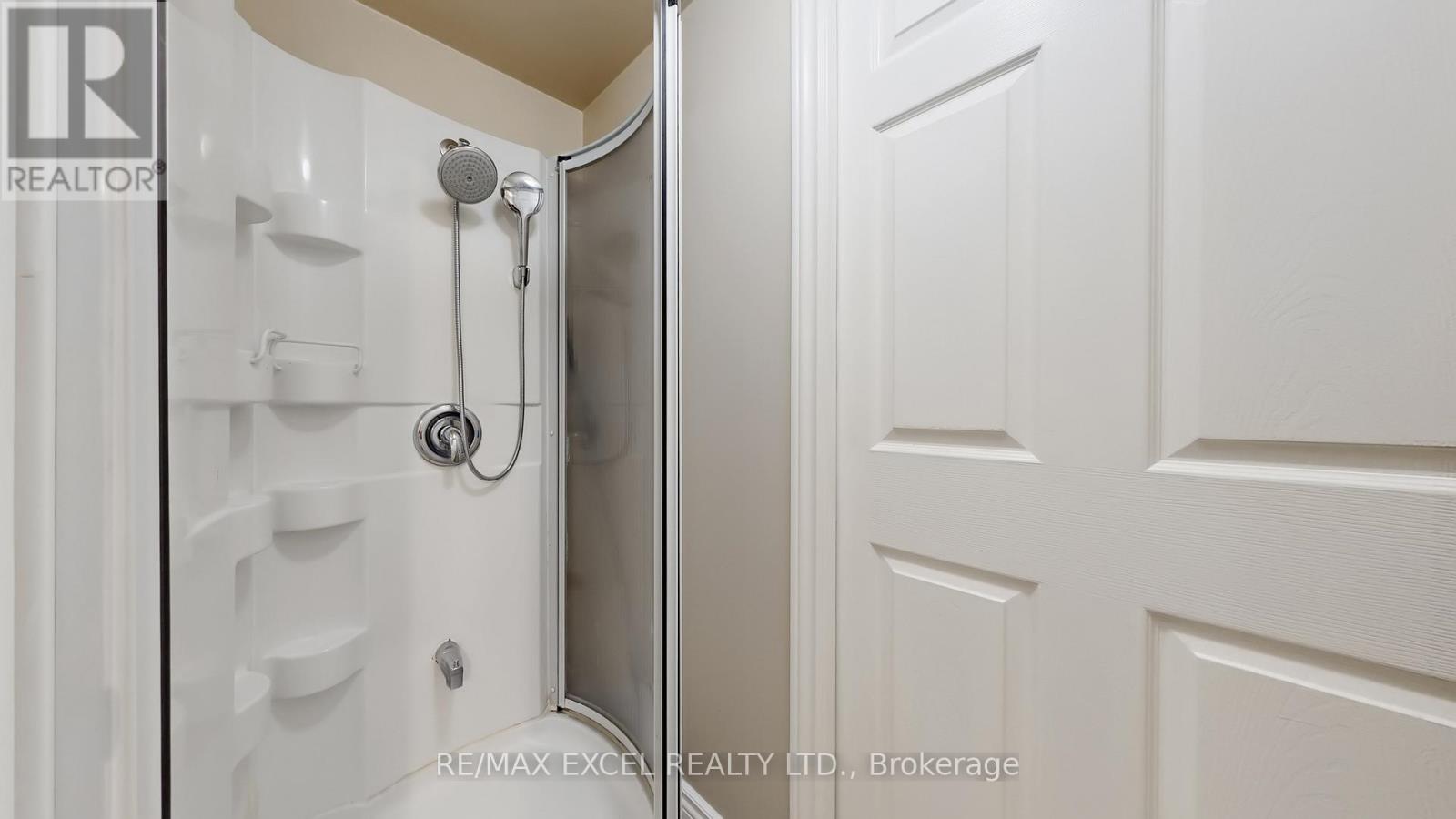 11 Royal Manor Crescent, Richmond Hill, Ontario  L4B 3N5 - Photo 25 - N12900676