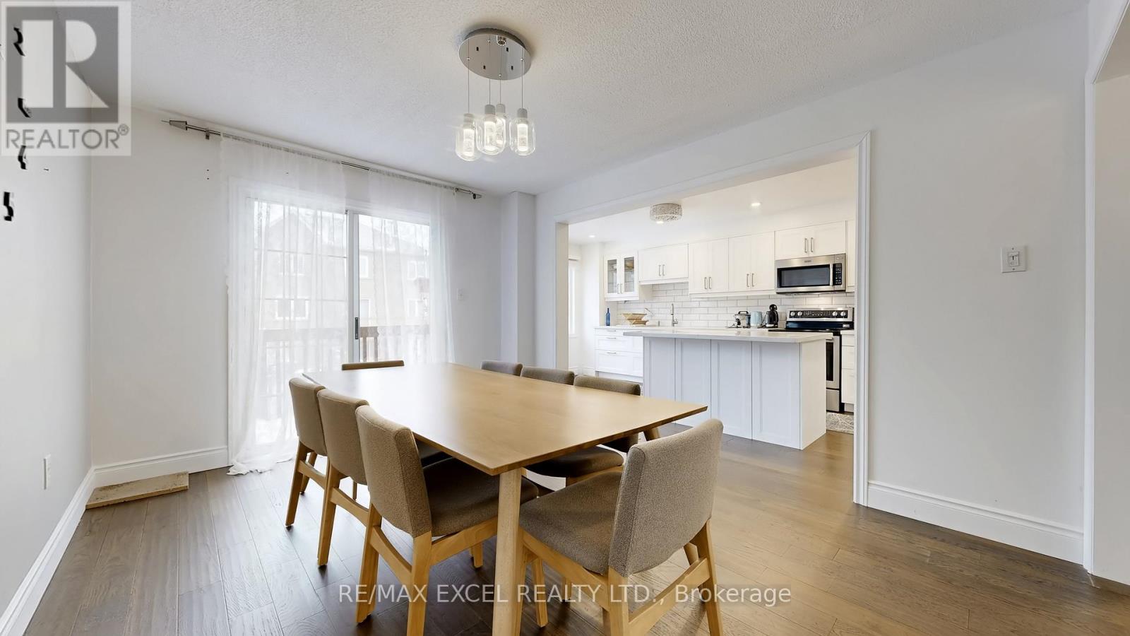 11 Royal Manor Crescent, Richmond Hill, Ontario  L4B 3N5 - Photo 3 - N12900676