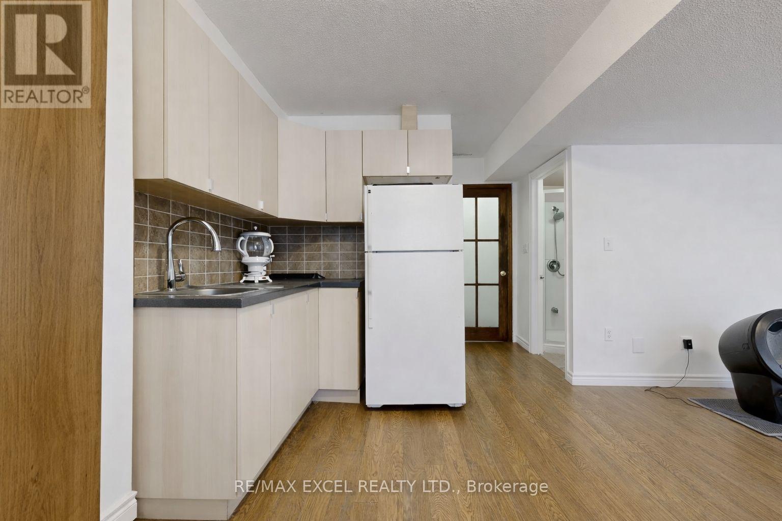 11 Royal Manor Crescent, Richmond Hill, Ontario  L4B 3N5 - Photo 30 - N12900676