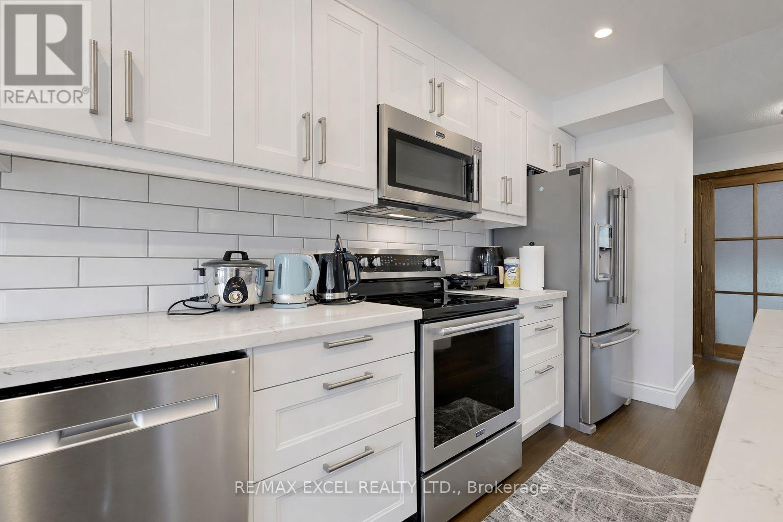 11 Royal Manor Crescent, Richmond Hill, Ontario  L4B 3N5 - Photo 31 - N12900676