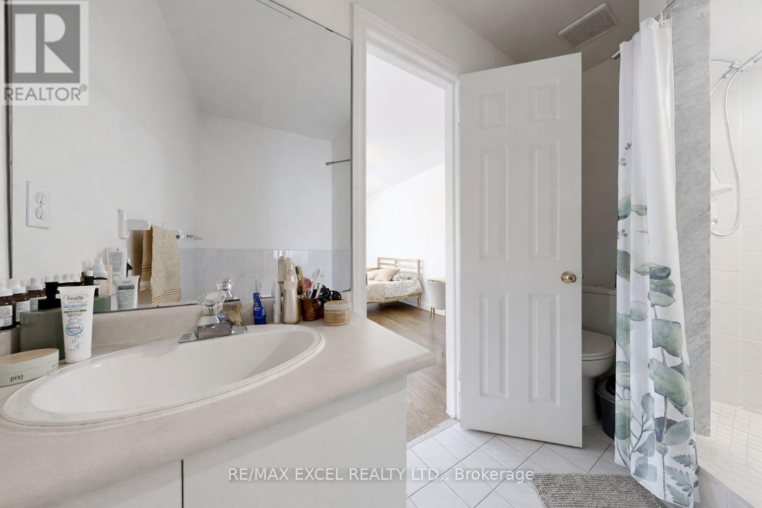 11 Royal Manor Crescent, Richmond Hill, Ontario  L4B 3N5 - Photo 32 - N12900676