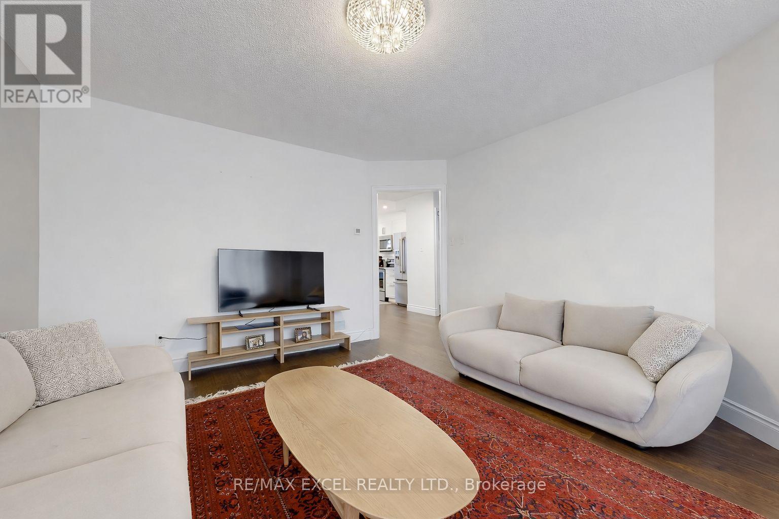 11 Royal Manor Crescent, Richmond Hill, Ontario  L4B 3N5 - Photo 37 - N12900676