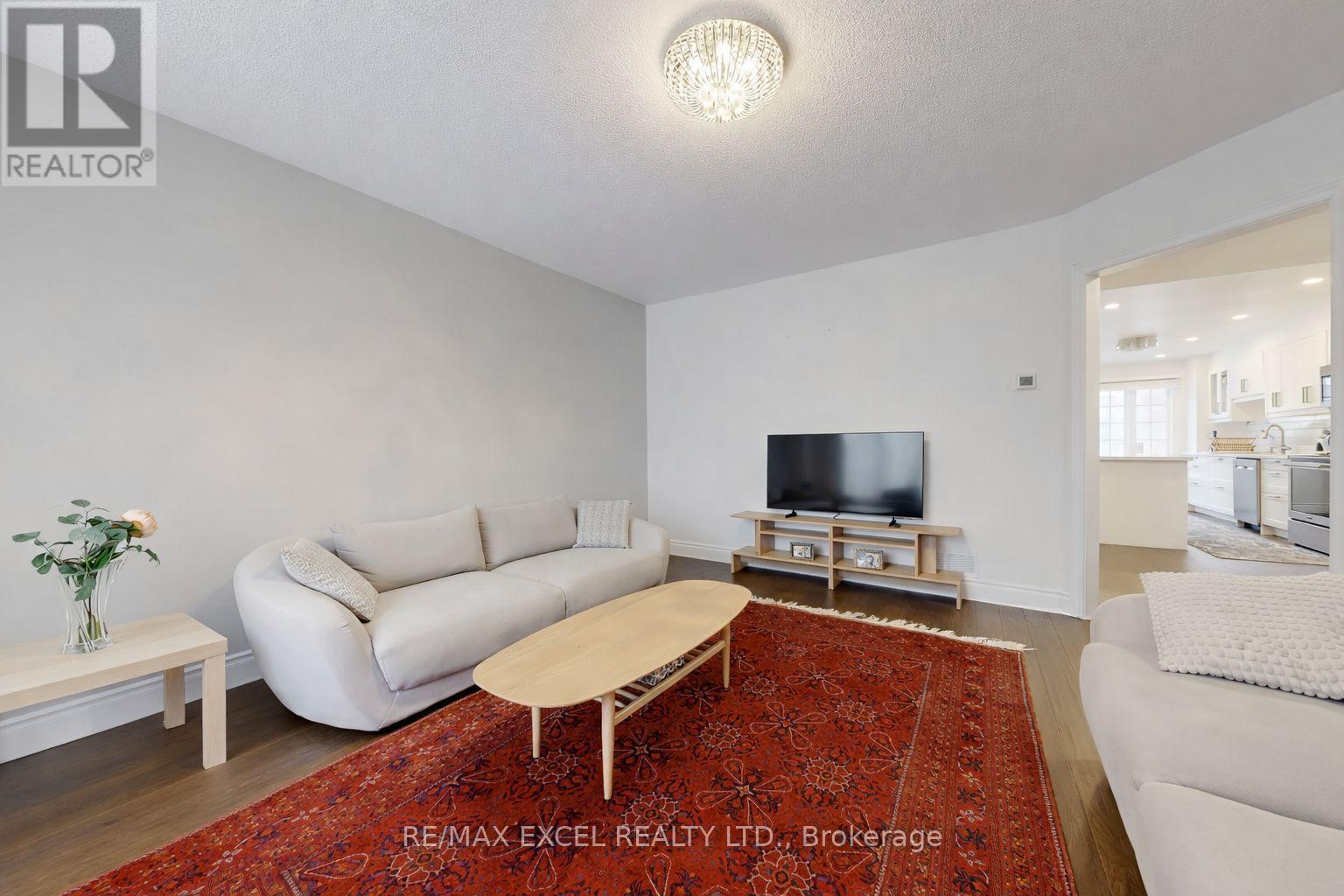 11 Royal Manor Crescent, Richmond Hill, Ontario  L4B 3N5 - Photo 38 - N12900676