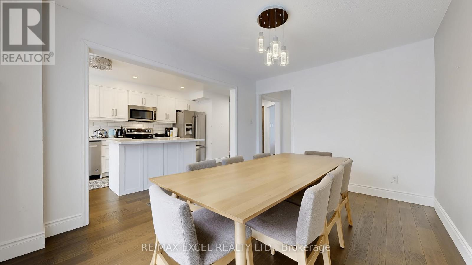 11 Royal Manor Crescent, Richmond Hill, Ontario  L4B 3N5 - Photo 4 - N12900676