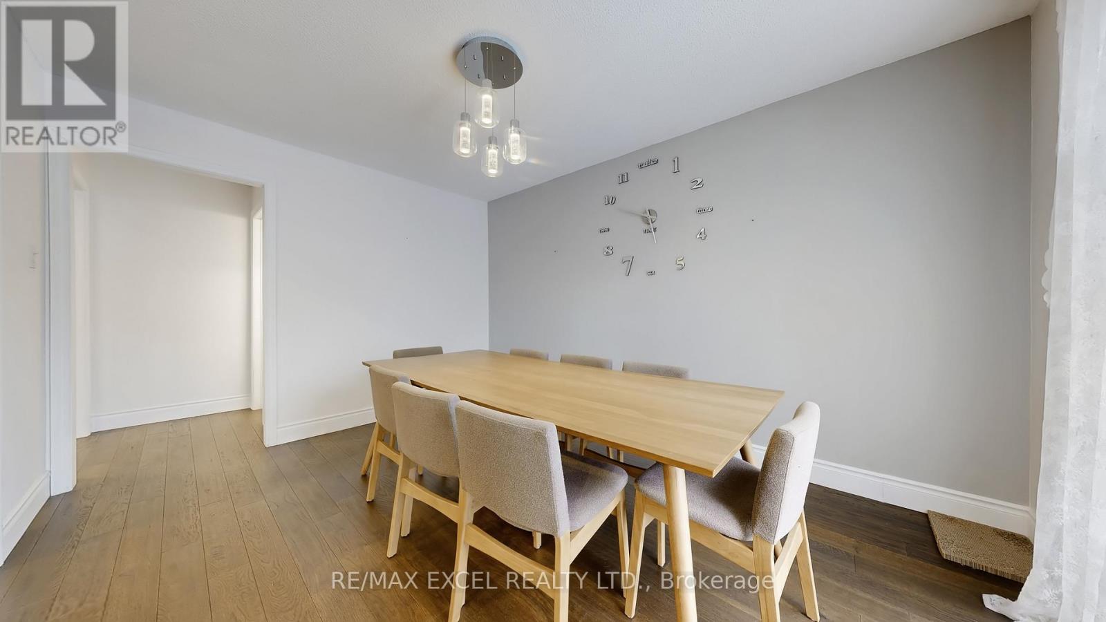 11 Royal Manor Crescent, Richmond Hill, Ontario  L4B 3N5 - Photo 5 - N12900676