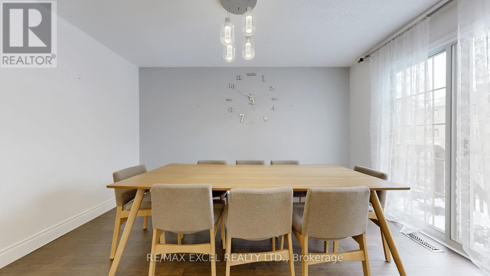 11 Royal Manor Crescent, Richmond Hill, Ontario  L4B 3N5 - Photo 6 - N12900676