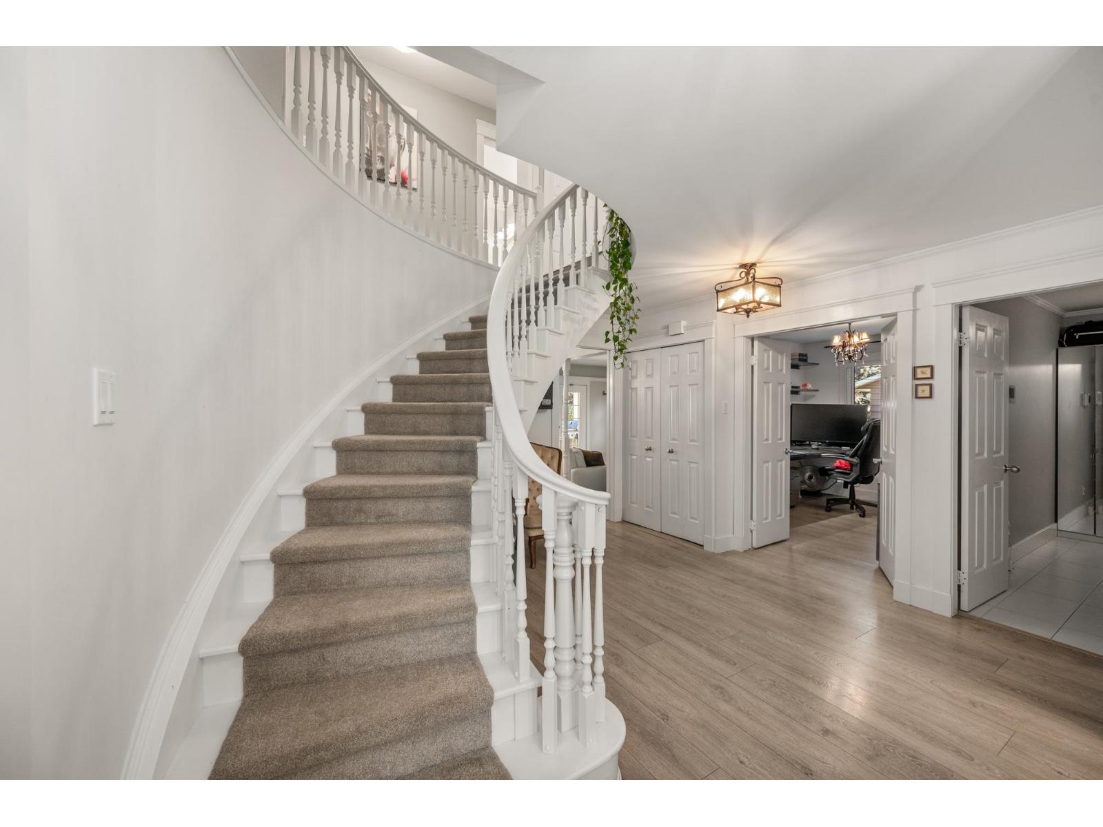 20197 42 Avenue, Langley, British Columbia V3A 3A6 - Photo 3 - R3098524