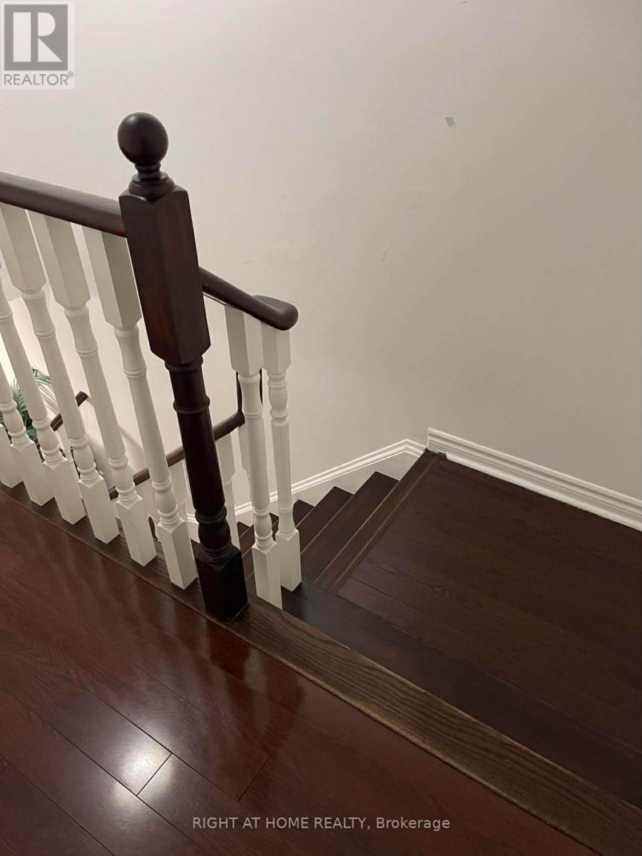 734 Spanish Moss Trail W, Mississauga, Ontario  L5W 1E6 - Photo 12 - W12873586