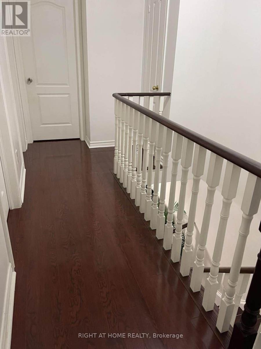 734 Spanish Moss Trail W, Mississauga, Ontario  L5W 1E6 - Photo 13 - W12873586