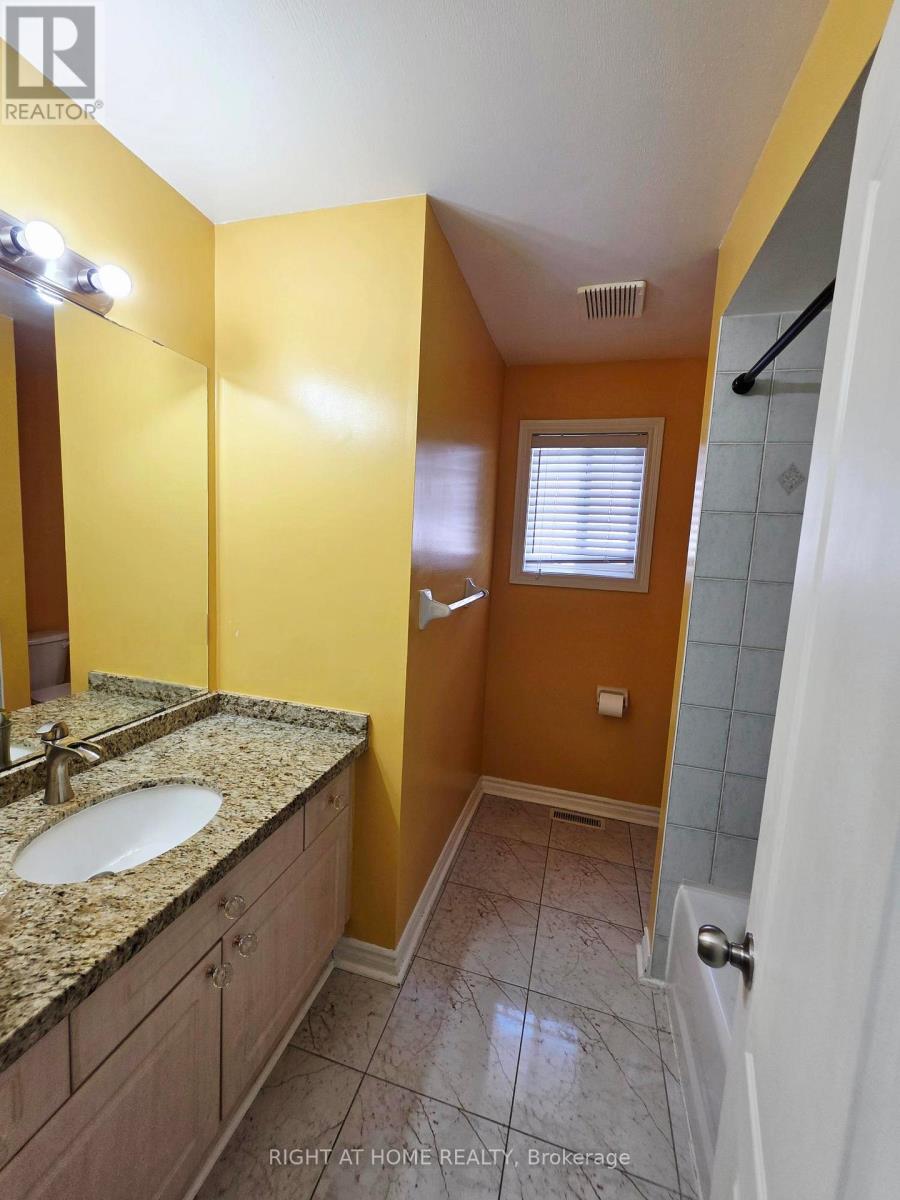 734 Spanish Moss Trail W, Mississauga, Ontario  L5W 1E6 - Photo 16 - W12873586