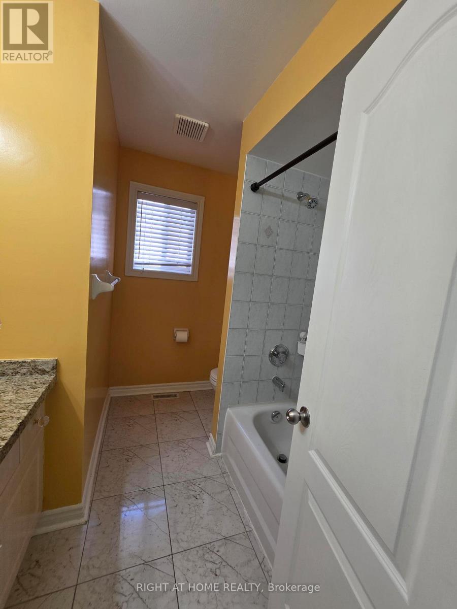 734 Spanish Moss Trail W, Mississauga, Ontario  L5W 1E6 - Photo 17 - W12873586