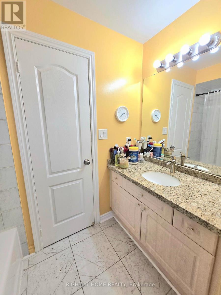 734 Spanish Moss Trail W, Mississauga, Ontario  L5W 1E6 - Photo 18 - W12873586