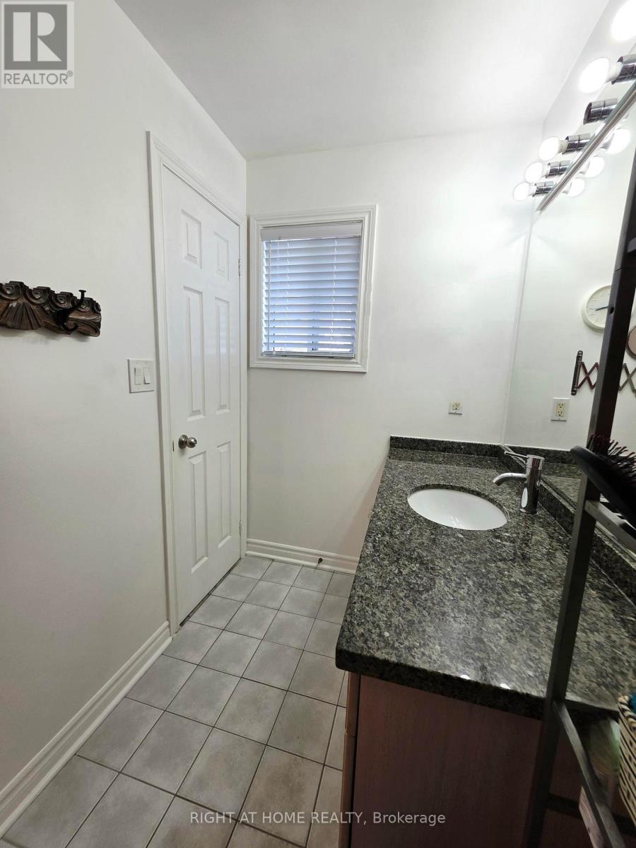 734 Spanish Moss Trail W, Mississauga, Ontario  L5W 1E6 - Photo 21 - W12873586