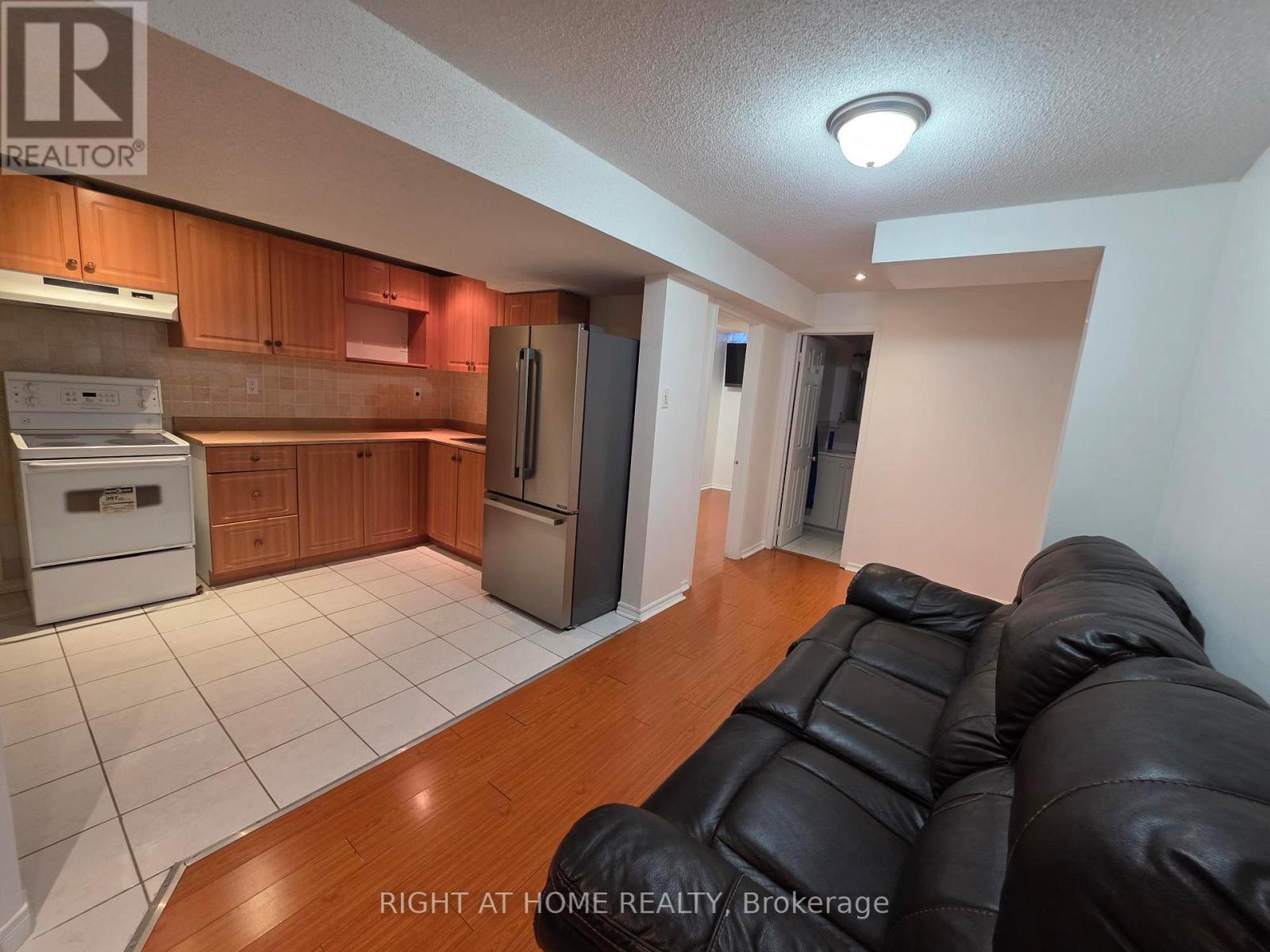 734 Spanish Moss Trail W, Mississauga, Ontario  L5W 1E6 - Photo 23 - W12873586