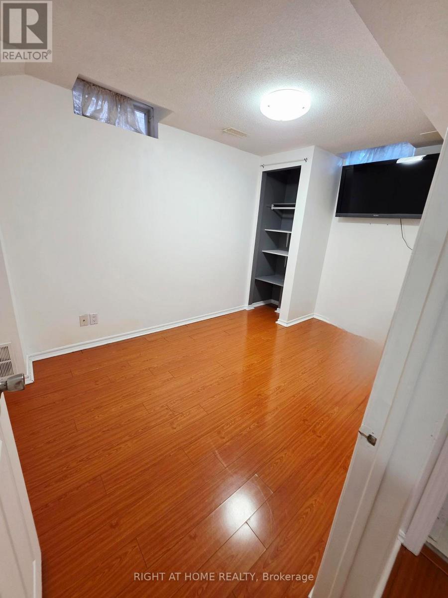 734 Spanish Moss Trail W, Mississauga, Ontario  L5W 1E6 - Photo 24 - W12873586