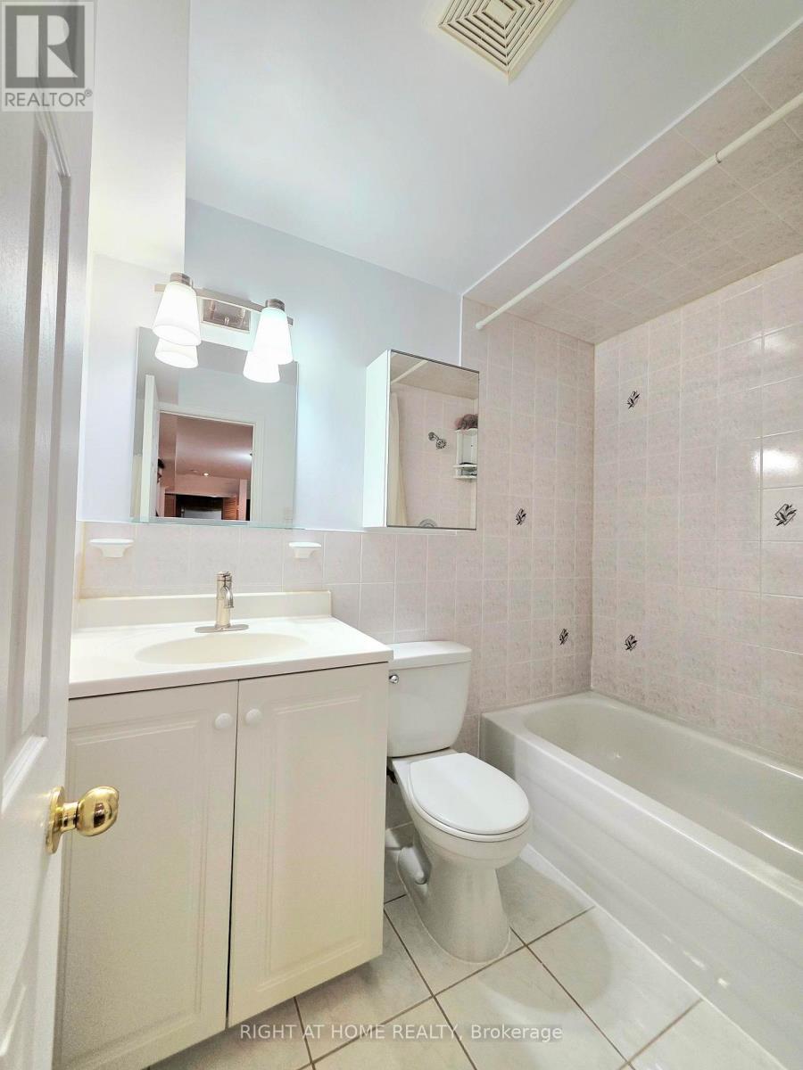 734 Spanish Moss Trail W, Mississauga, Ontario  L5W 1E6 - Photo 26 - W12873586