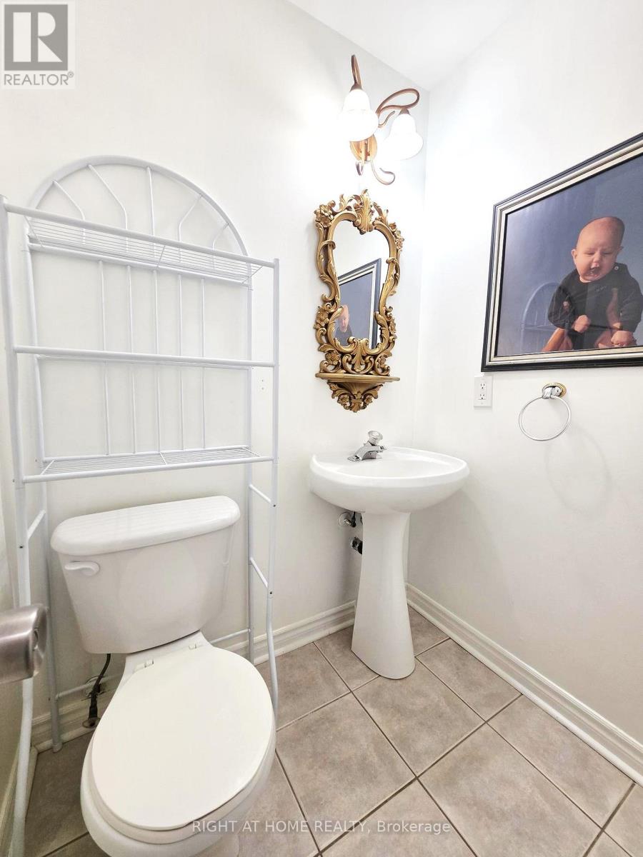 734 Spanish Moss Trail W, Mississauga, Ontario  L5W 1E6 - Photo 7 - W12873586