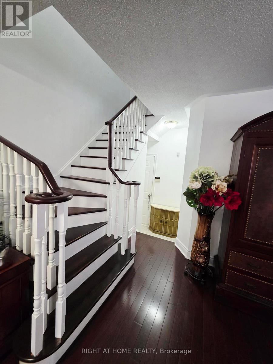 734 Spanish Moss Trail W, Mississauga, Ontario  L5W 1E6 - Photo 9 - W12873586