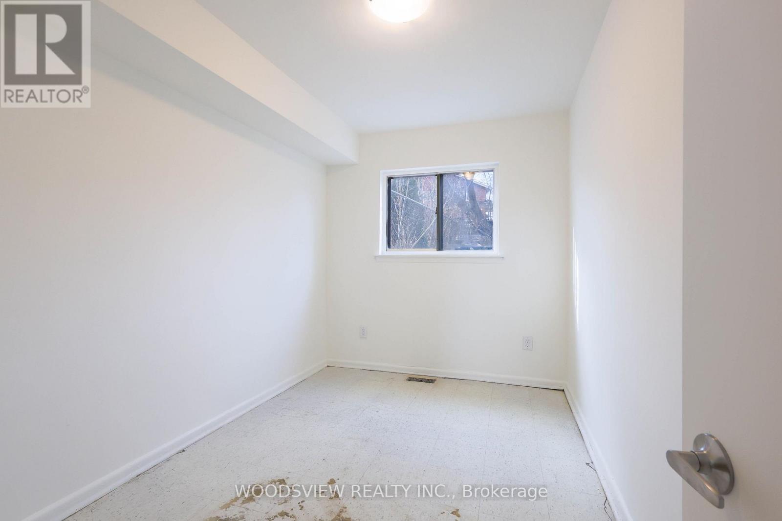 56 Lightwood Drive, Toronto (Thistletown-Beaumonde Heights), Ontario  M9V 2Z2 - Photo 12 - W12900600