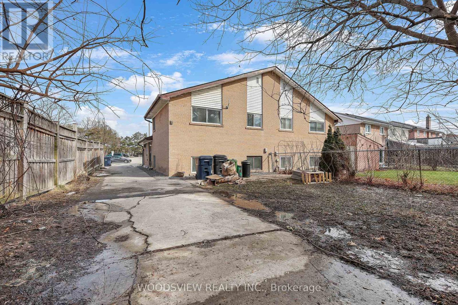 56 Lightwood Drive, Toronto (Thistletown-Beaumonde Heights), Ontario  M9V 2Z2 - Photo 16 - W12900600